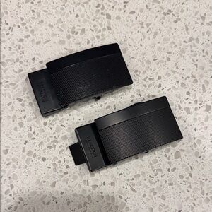 Kenneth Cole Reaction belt buckles